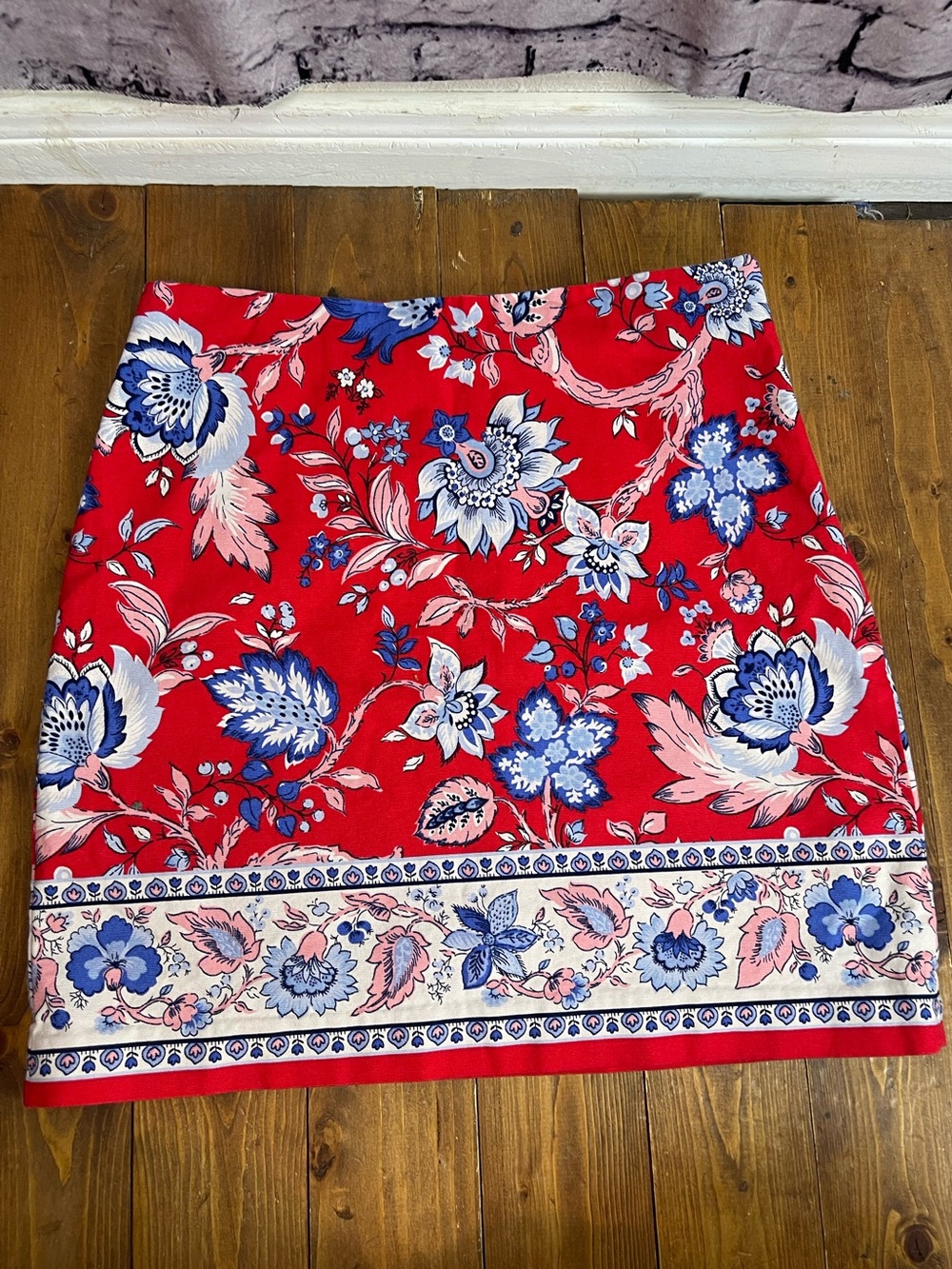 Talbots size 4P red white and blue Jacobean mini skirt
